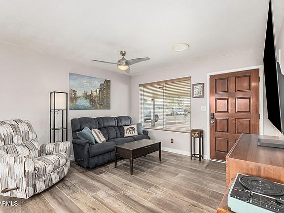5th image of 933 E 9th Drive