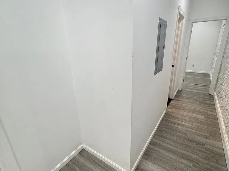 2328 Nicholas St — Photo 11
