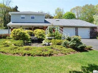 51 Cross Bow Ln, Commack, NY 11725