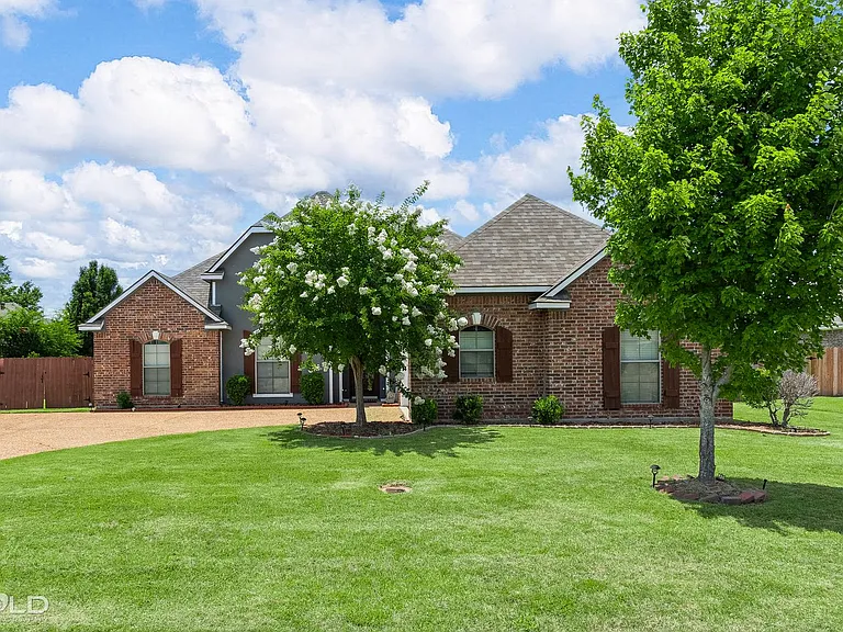 410 Half Moon Ln — Photo 3