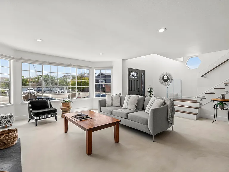 709 W Balboa Blvd — Photo 13
