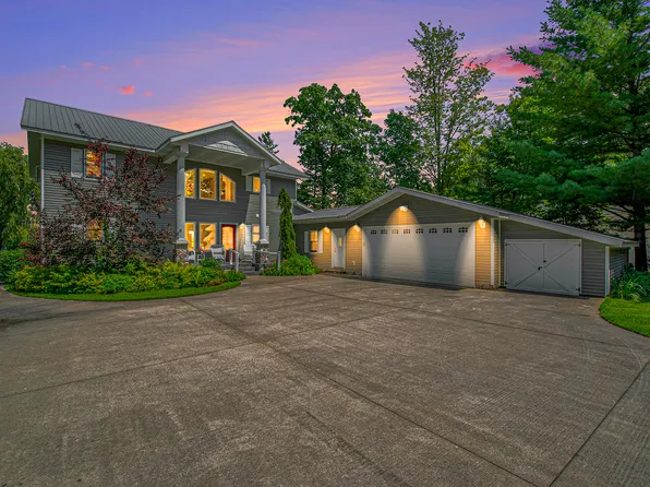 1114 N Black River Rd, Cheboygan, MI 49721