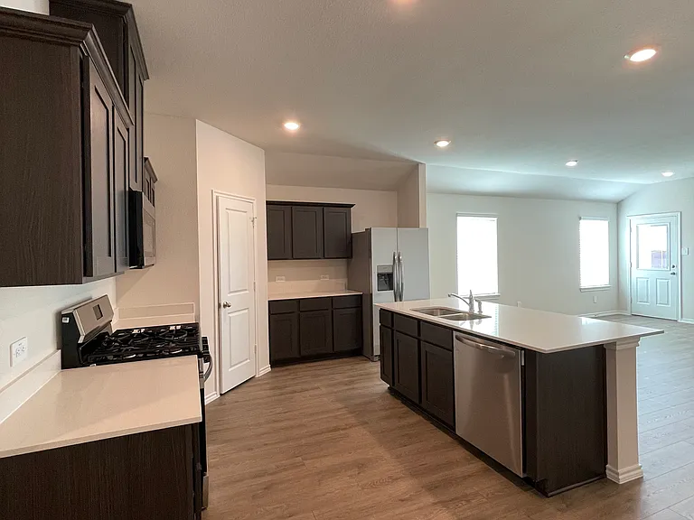 744 Sweet Pea Dr — Photo 10