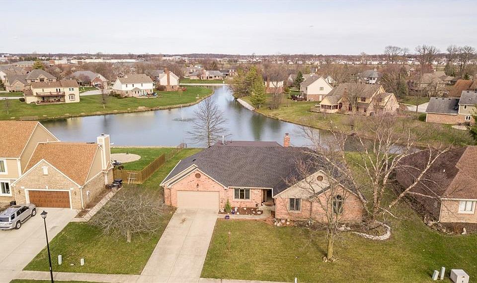 1st image of 901 Ironwood West Dr