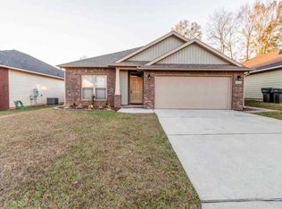 913 John Deere Ln, Cantonment, FL 32533