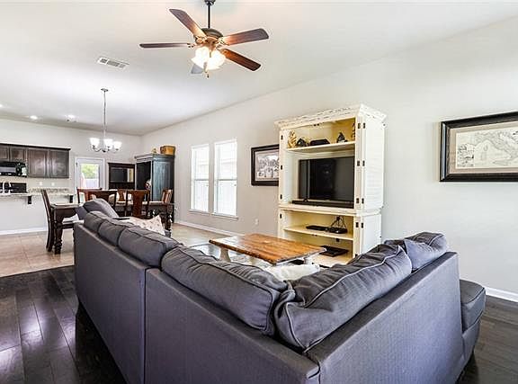 4th image of 1105 Berkshire Dr