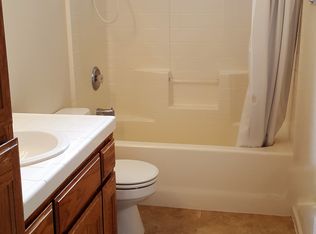 532 W Windsor Dr, Hanford, CA 93230