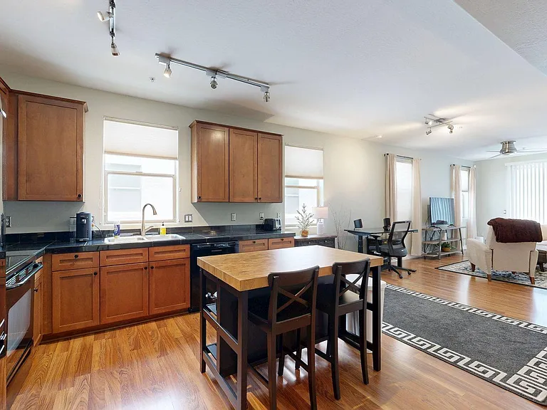 615 E Portland St #118 — Photo 1