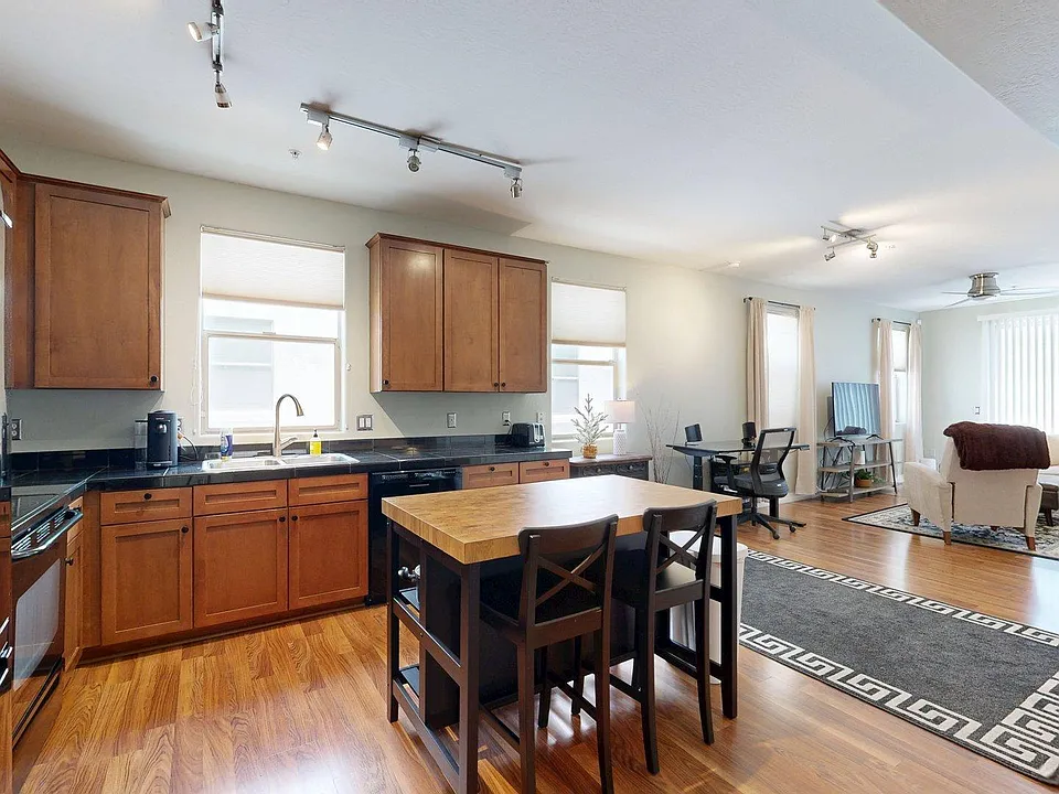615 E Portland St #118