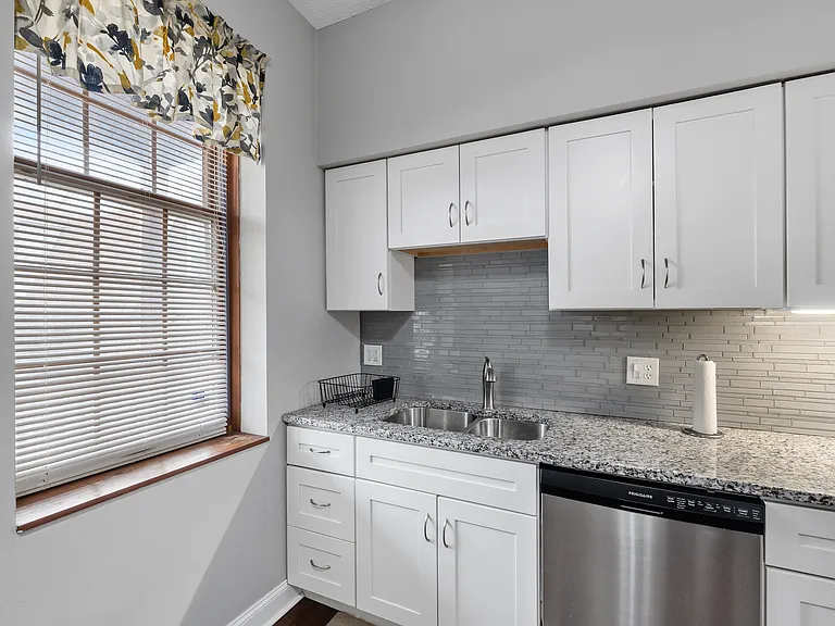 4066 Phillips Ave — Photo 17