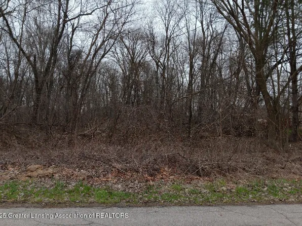 3062 Innsbrook Dr, Owosso, MI 48867