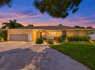 9542 Oakhurst Rd, Seminole, FL 33776