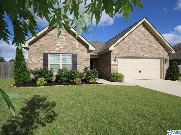 15 Buckeye Ln, Decatur, AL 35603