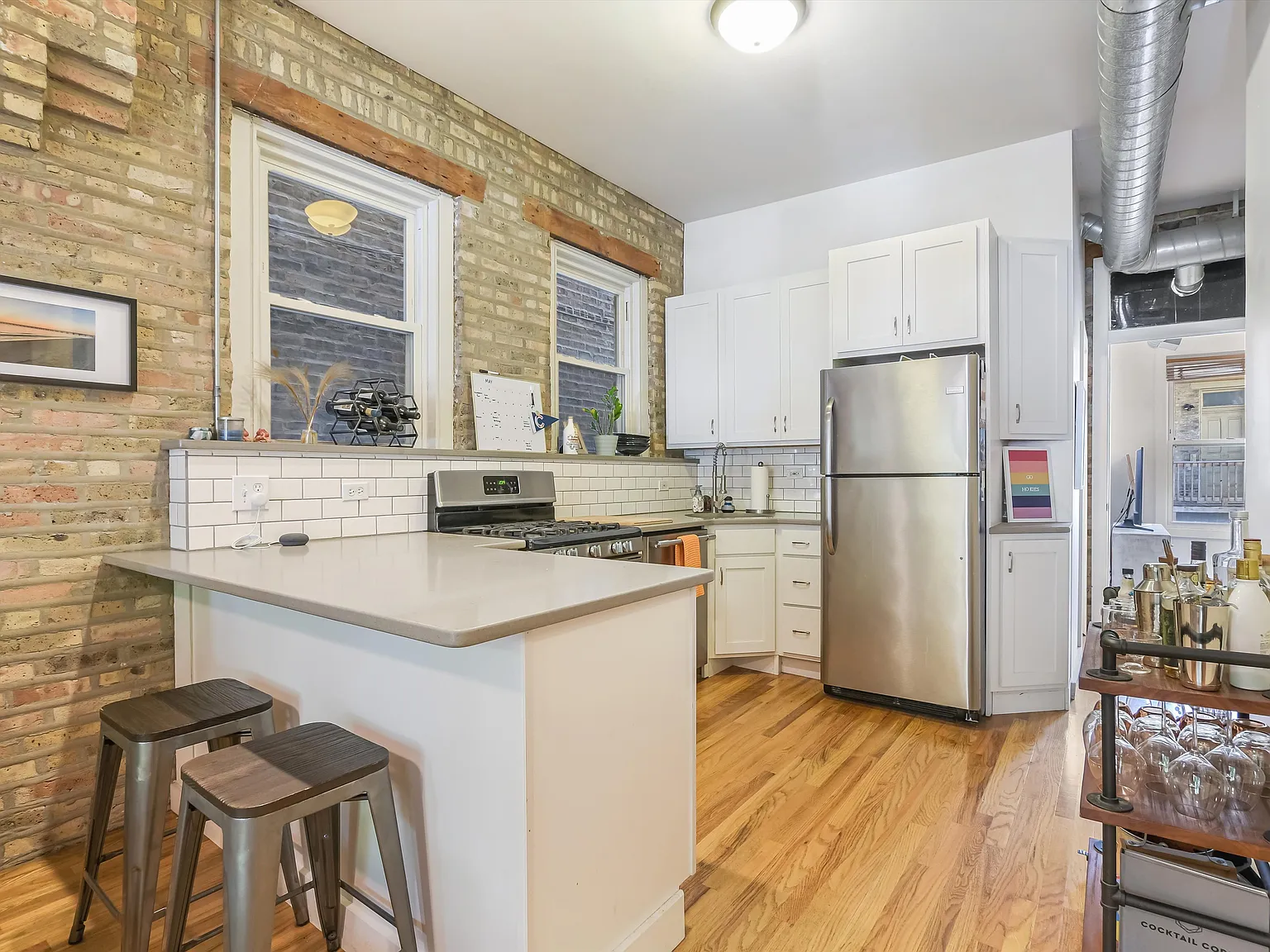 1102 N Hermitage Ave — Photo 3