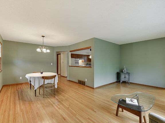 5th image of 3232 Sheridan Ave N