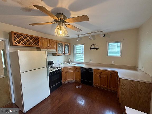 4th image of 140 N Llanwellyn Ave #1