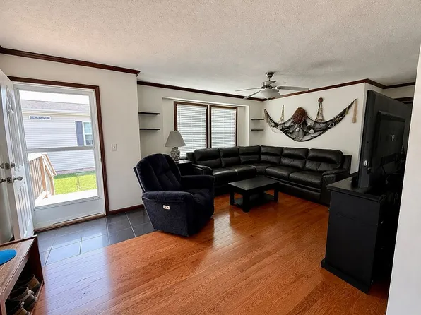 9836 Bellcrest Blvd, Fenton, MI 48430