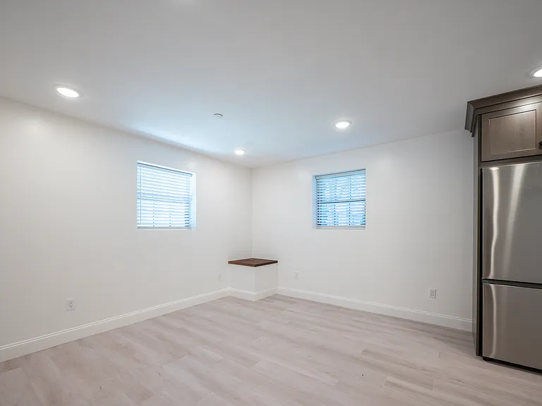 126 Adelaide Ave #B02 — Photo 5