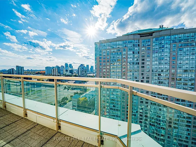18 Lee Centre Dr #Penthouse 109 — Photo 20
