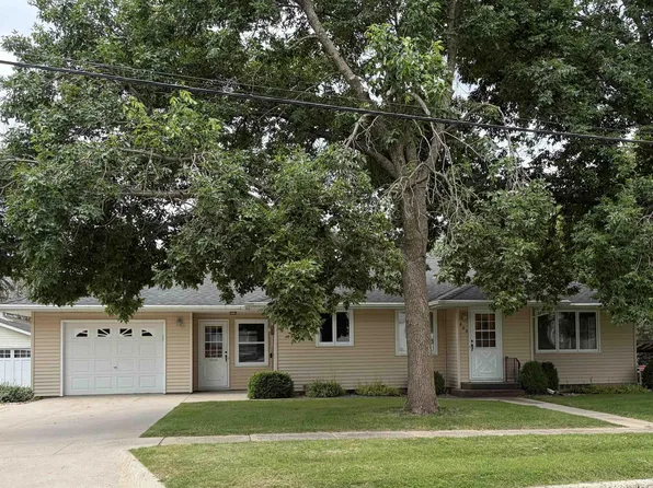 803 S Adams St, Wellsburg, IA 50680