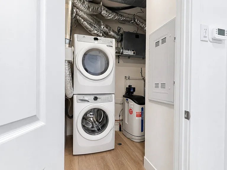 824 Woolwich St #110 — Photo 9