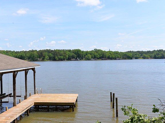 3rd image of 247B Lakeshore Dr