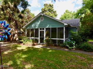 206 E Old Pass Rd, Long Beach, MS 39560
