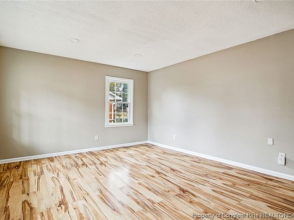 4th image of 3122 Wedgewood Dr