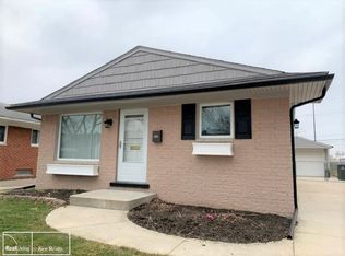 23123 Harmon St, Saint Clair Shores, MI