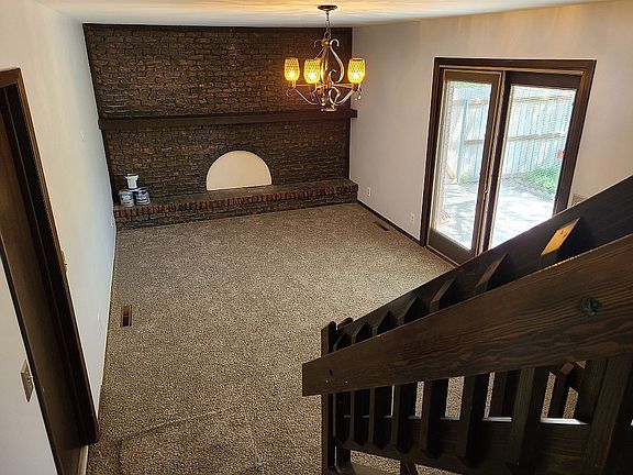 den family room w fireplace