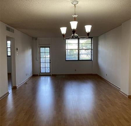 3rd image of 90 Edgewater Dr APT 219
