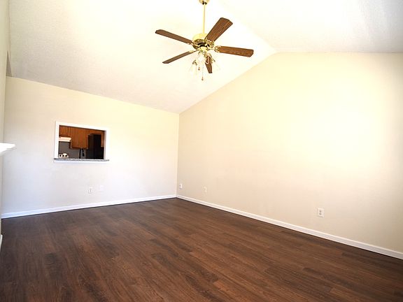 5th image of 207 SE 16th St