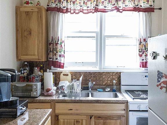 3rd image of 128 Market St #2