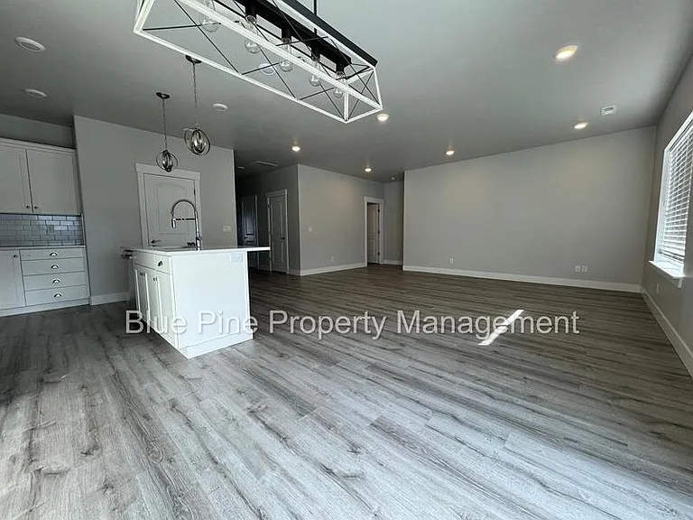 2824 E Brooklyn St — Photo 9