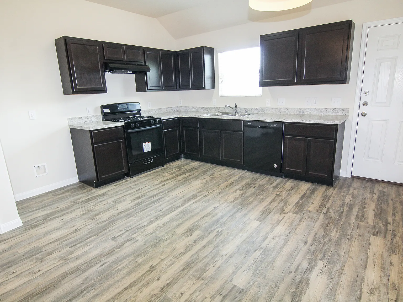 South Post Oak Manor — Photo 4