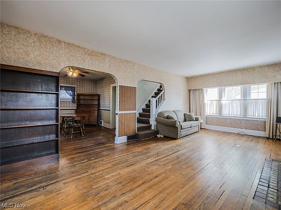 4th image of 17913 Glenshire Ave