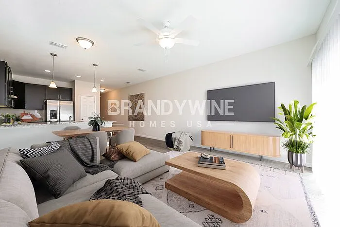 573 Kit St — Photo 5