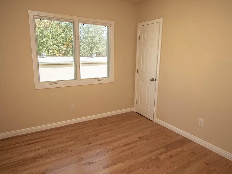 234 Roycroft Ave #C — Photo 18