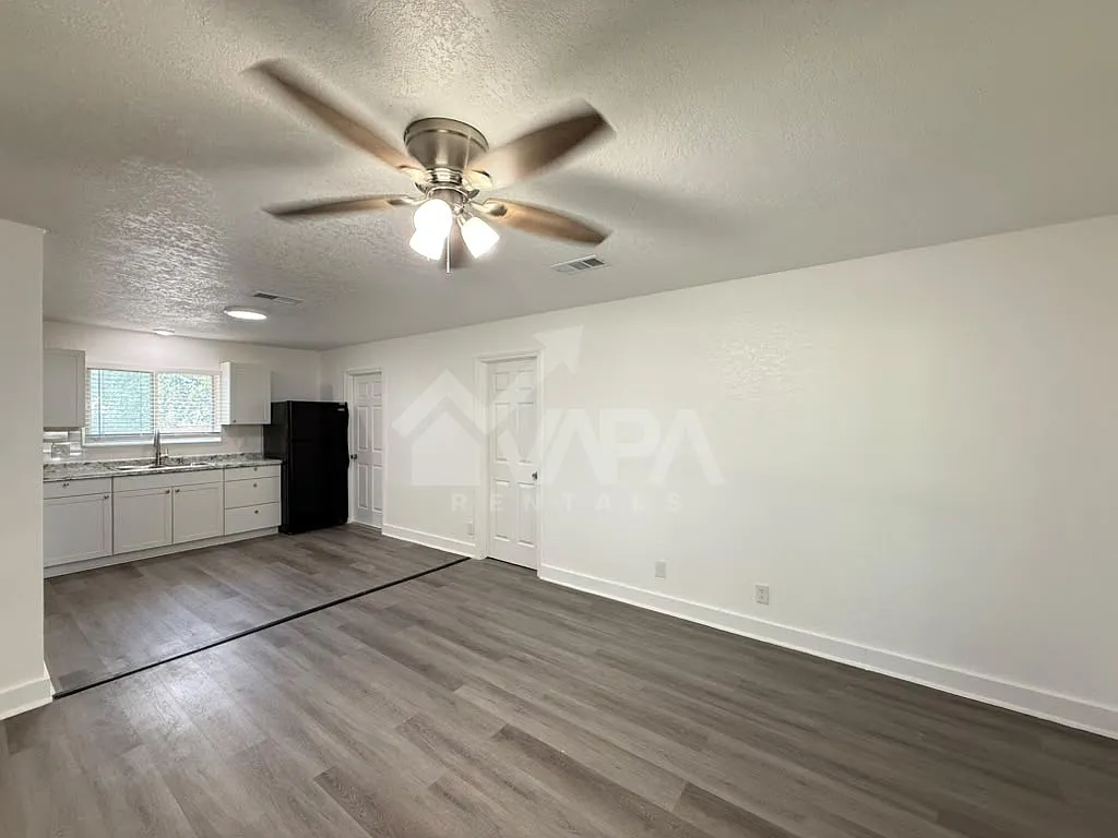 3 bed, 1421 sqft, $1,800 — Photo 4