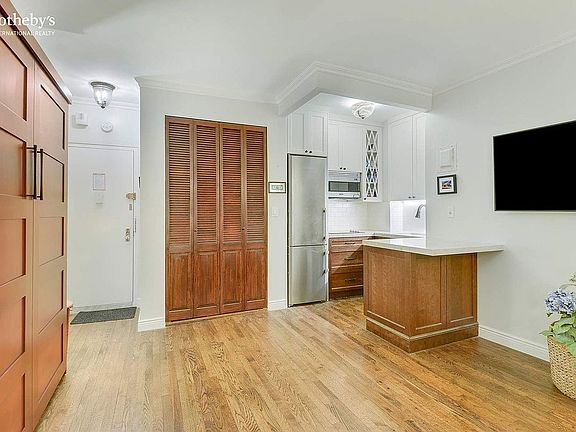 2nd image of 160 E 91st St APT 3B