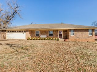 5900 Horseshoe Bnd, Edmond, OK 73034
