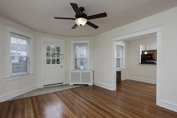 100 Morton Ave — Photo 15