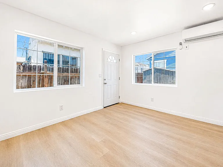 1428 W 59th St #3/4 — Photo 13