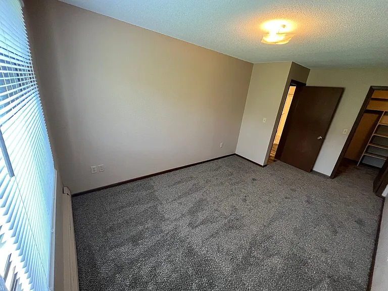 Oakridge Apartments — Photo 39