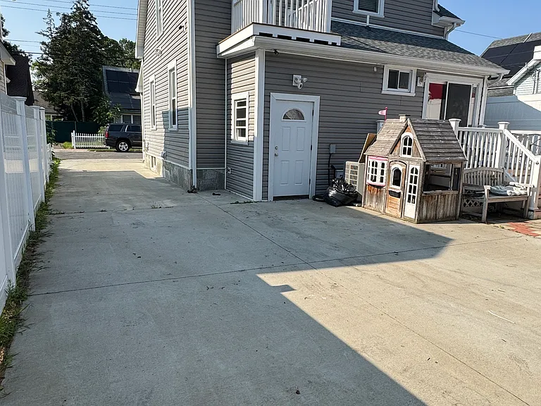 24 Jones St — Photo 31