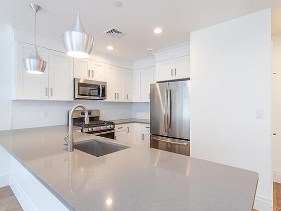4th image of 121 Fisher Ave