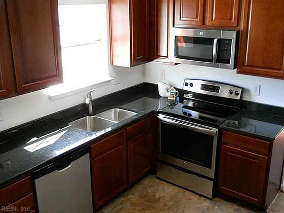 2nd image of 7 Windrose Ct