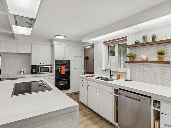 3rd image of 330 S Pierce Street