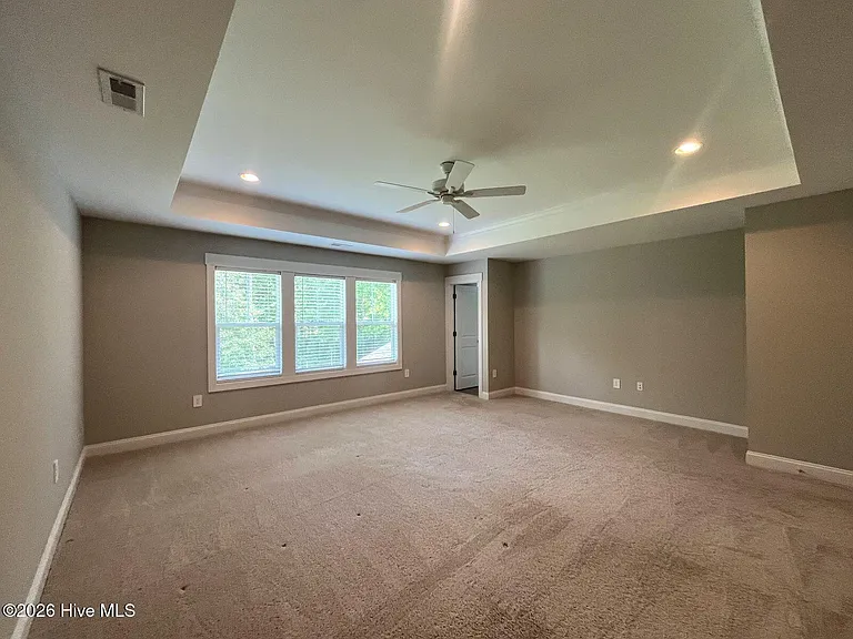 404 Endicott Ct — Photo 24