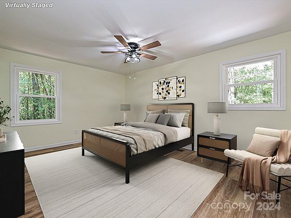 3rd image of 302 E Gaston Ave